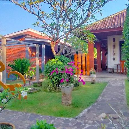 Tunjung Guest House Lovina Beach Buleleng Exterior foto