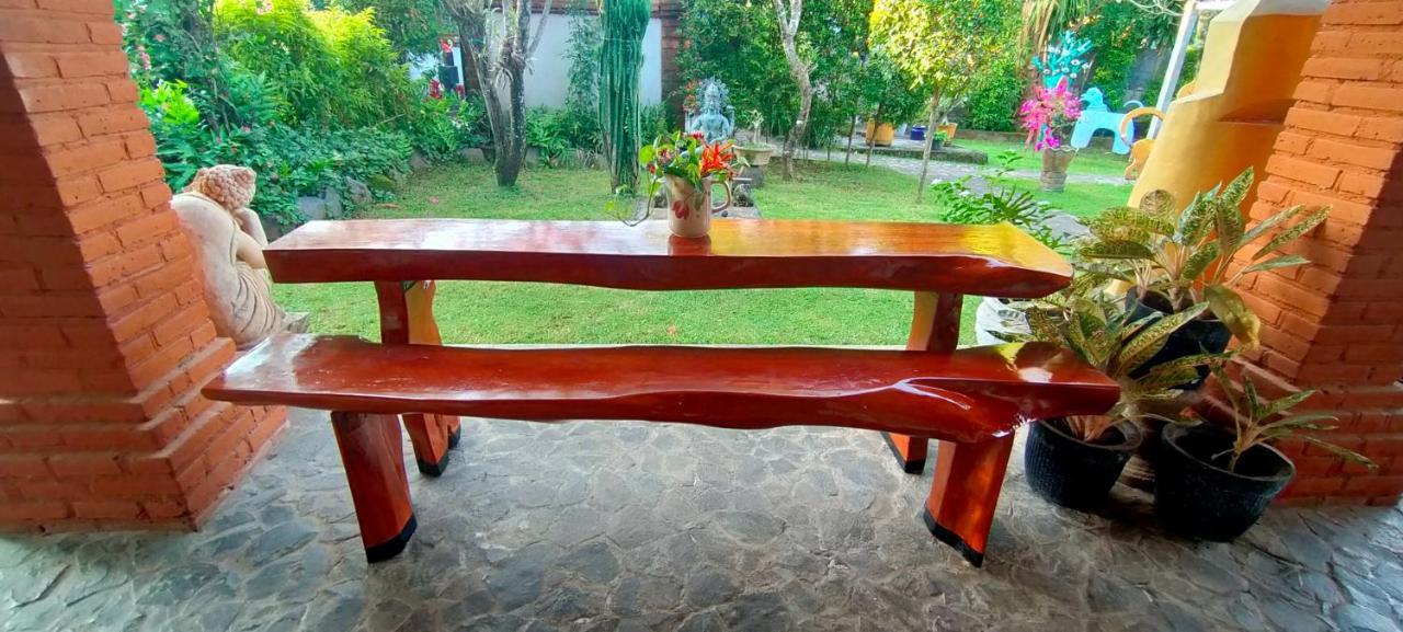 Tunjung Guest House Lovina Beach Buleleng Exterior foto