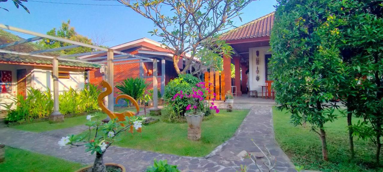 Tunjung Guest House Lovina Beach Buleleng Exterior foto